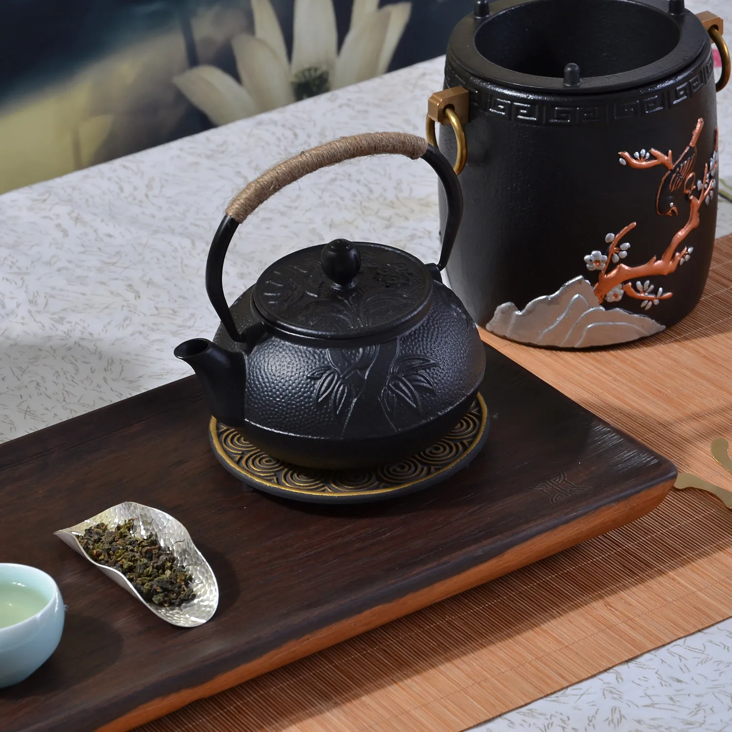 Japanese Cast Iron Teapot with - огляд і ціна Cast Iron Tetsubin
