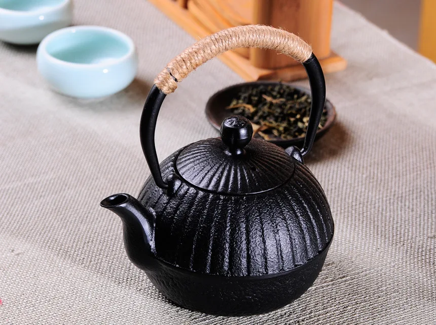 Japanese Cast Iron Teapot with - огляд і ціна Cast Iron Tetsubin