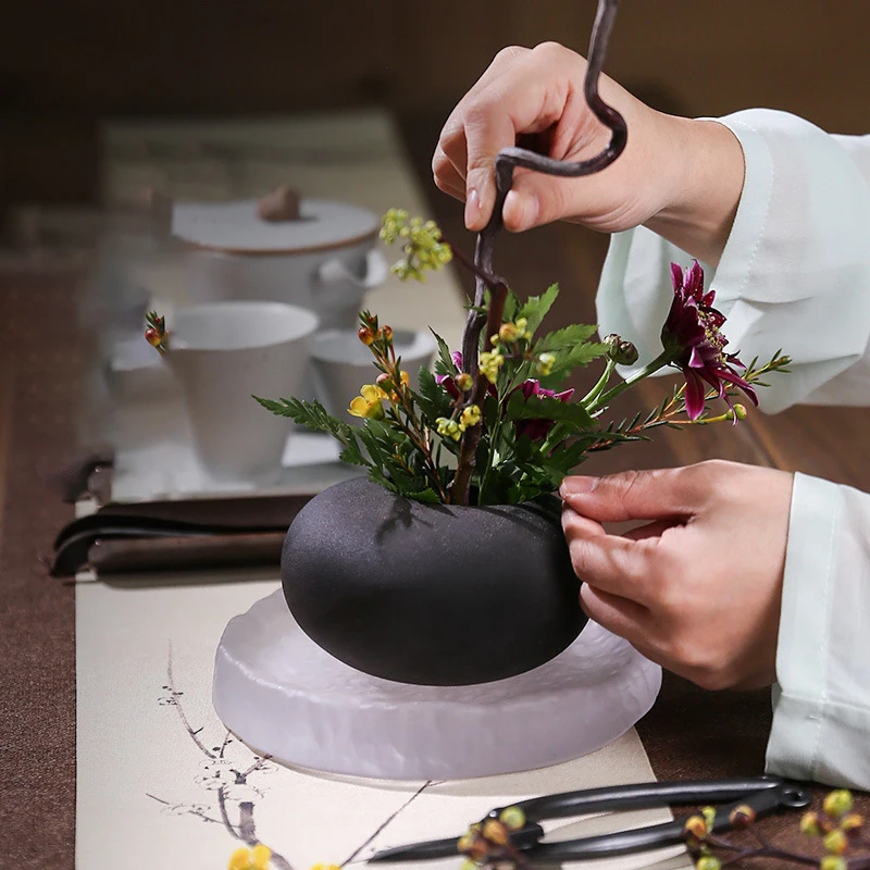 Japanese Frog Ceramic Vase Ike - огляд і ціна Ikebana Vase Kenzan