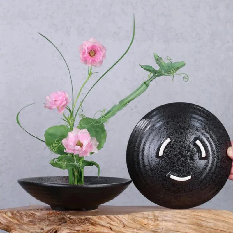 Japanese Frog Ceramic Vase Ike - огляд і ціна Ikebana Vase Kenzan