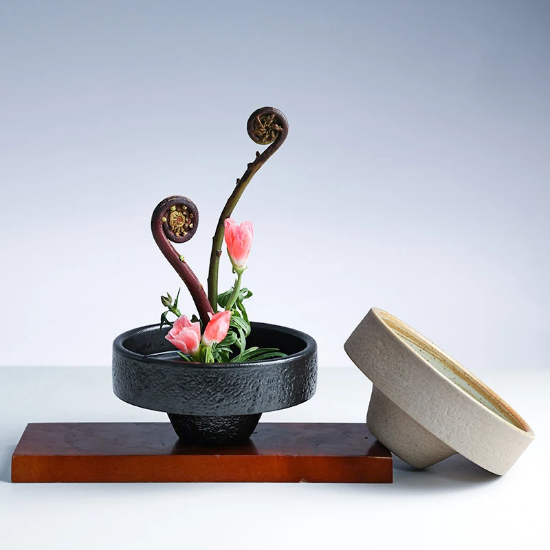 Japanese Frog Ceramic Vase Ike - огляд і ціна Ikebana Vase Kenzan